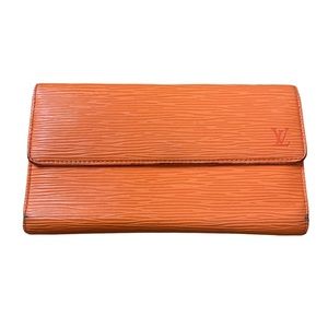Vintage Louis Vuitton 2004 epi continental wallet